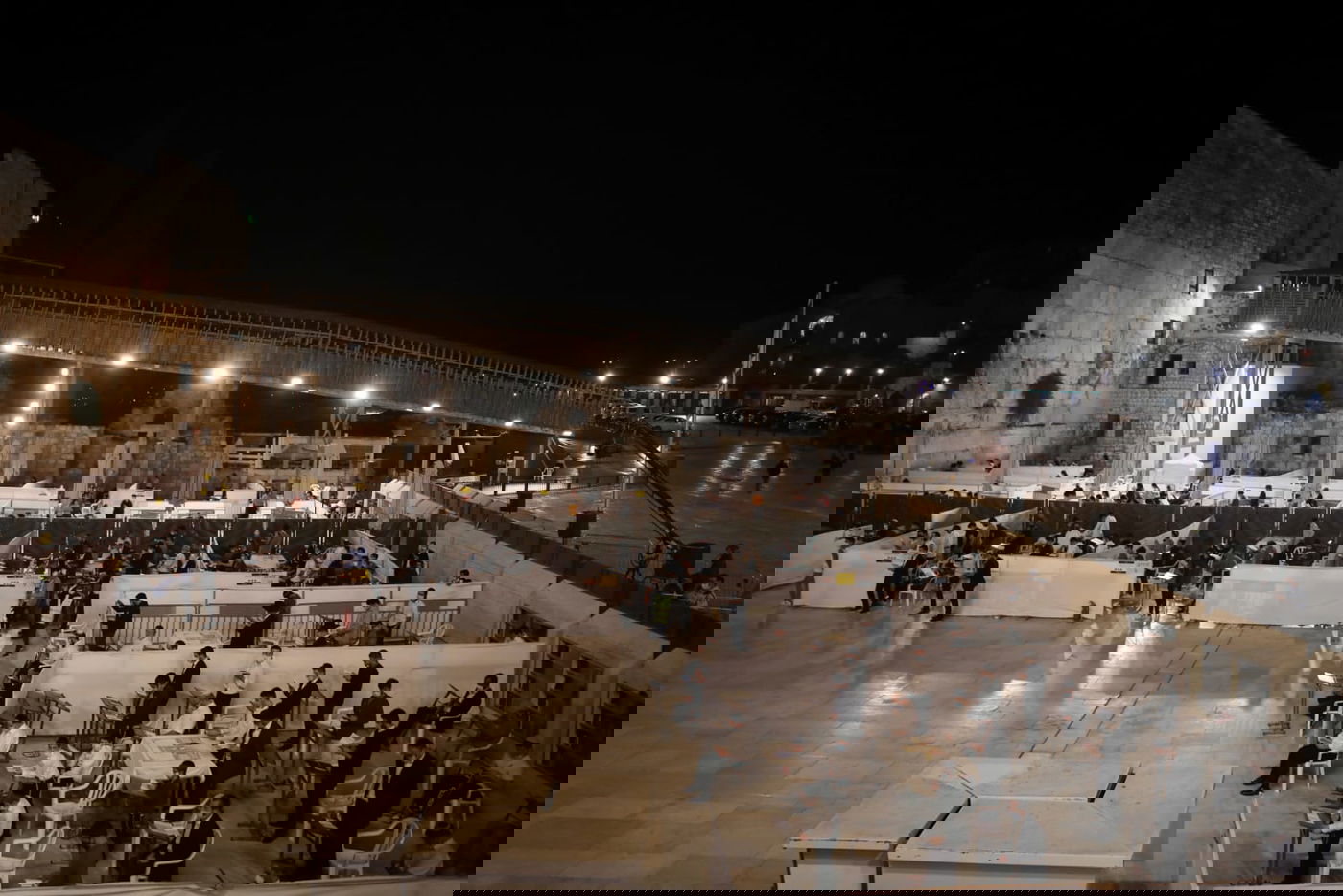 במקום רבבות - רק מאות; הסליחות האחרונות בכותל • צפו