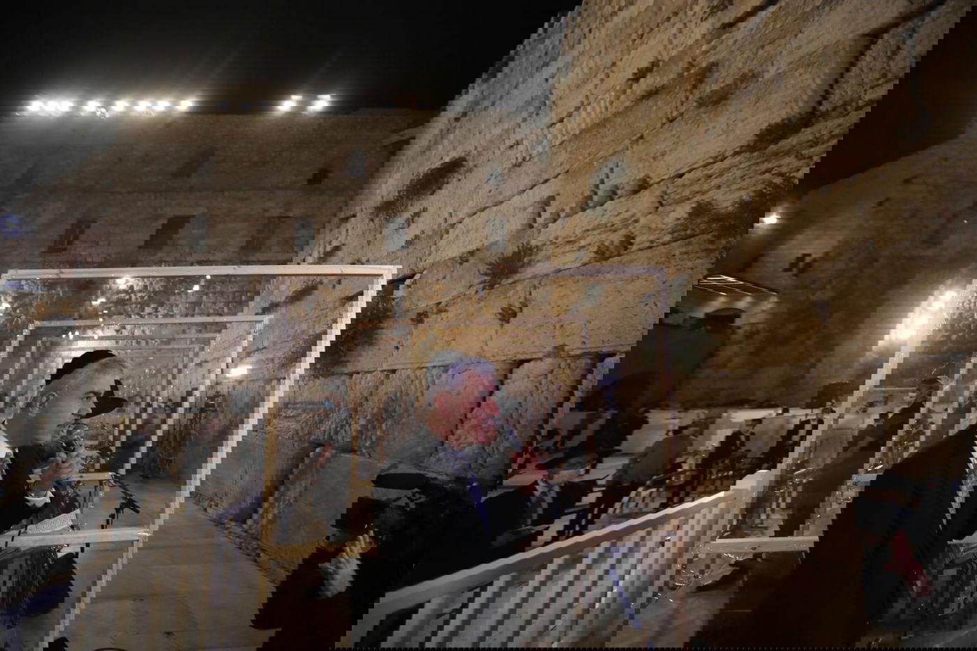 במקום רבבות - רק מאות; הסליחות האחרונות בכותל • צפו