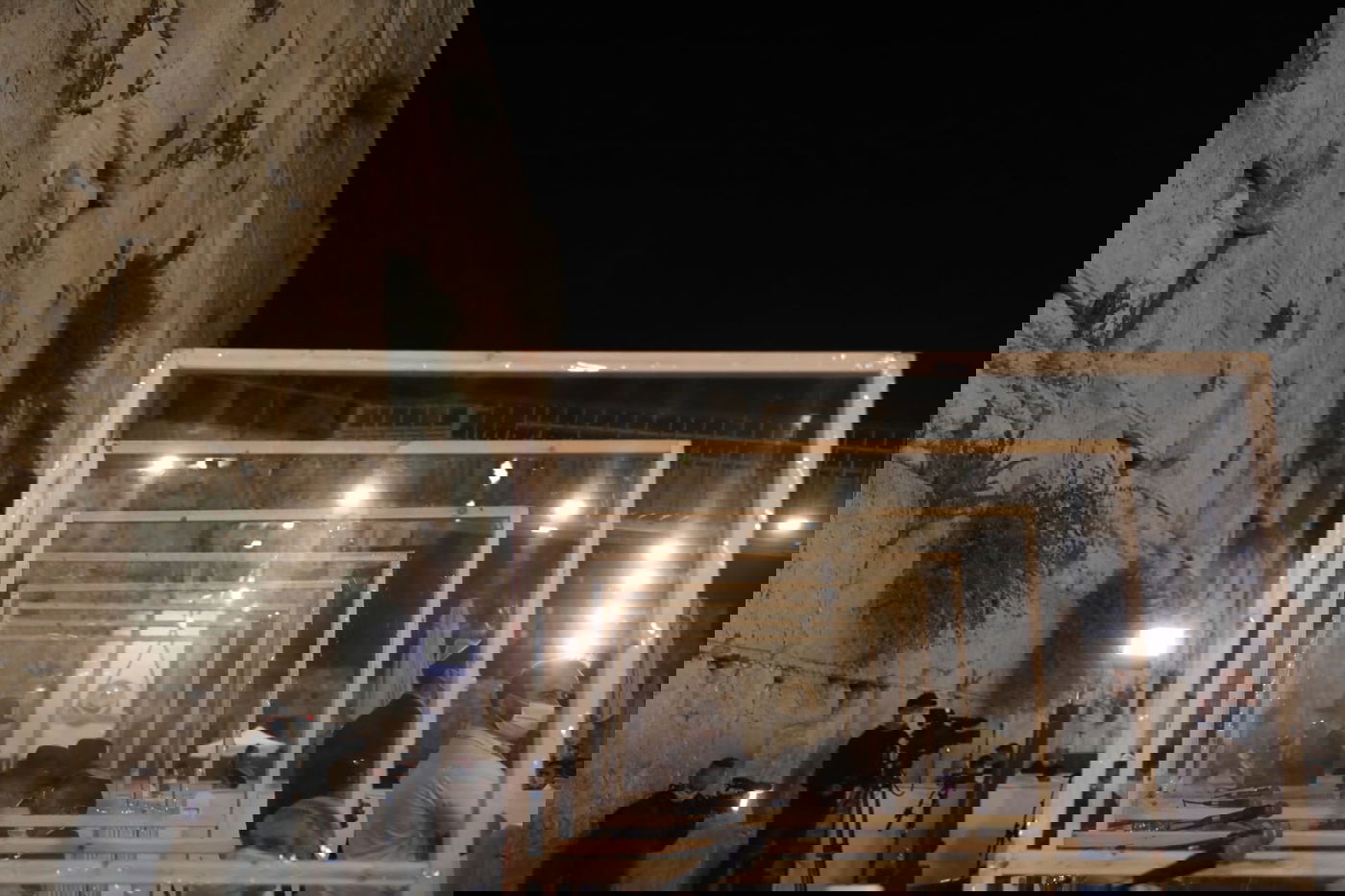 במקום רבבות - רק מאות; הסליחות האחרונות בכותל • צפו