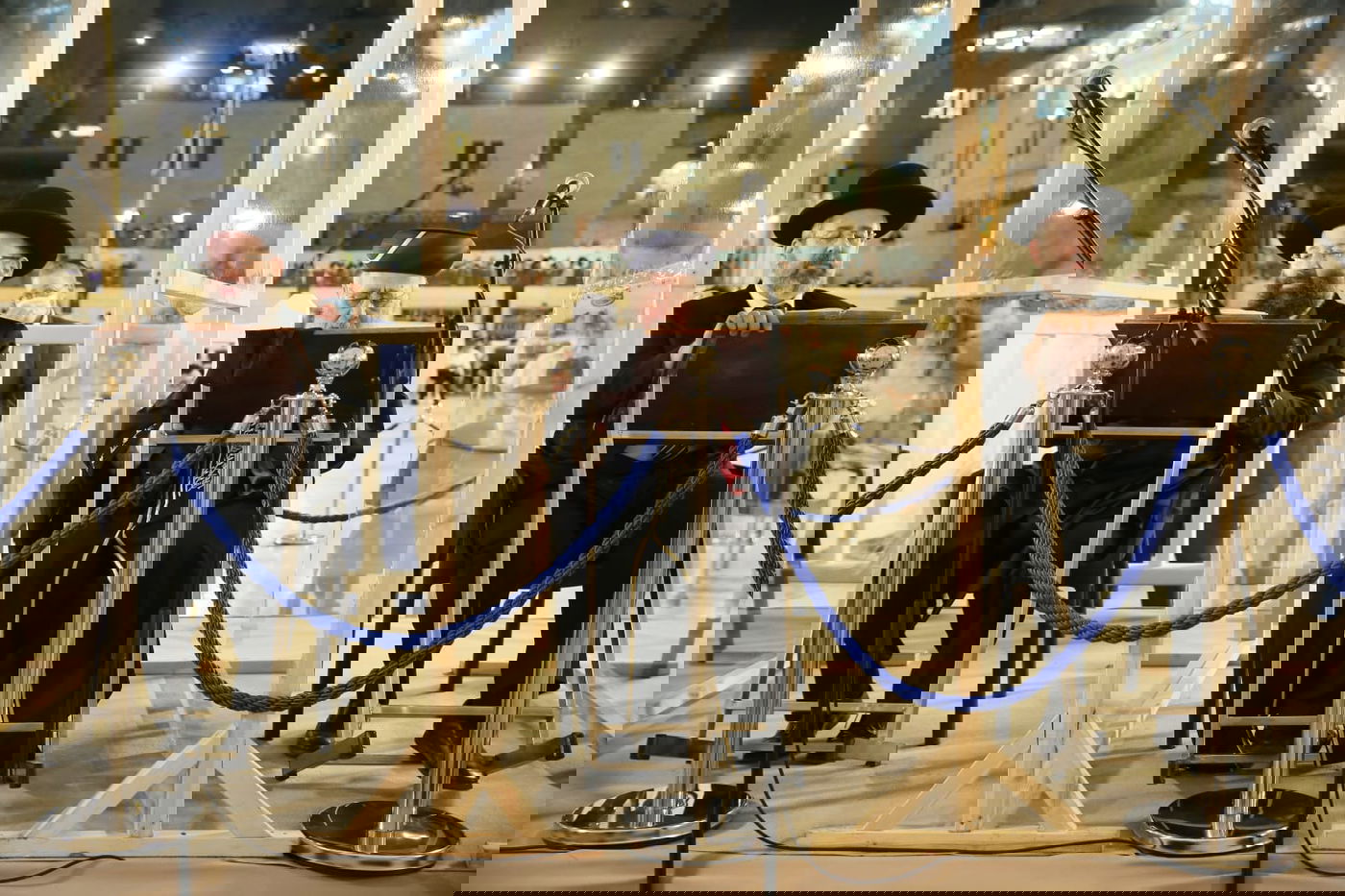 במקום רבבות - רק מאות; הסליחות האחרונות בכותל • צפו