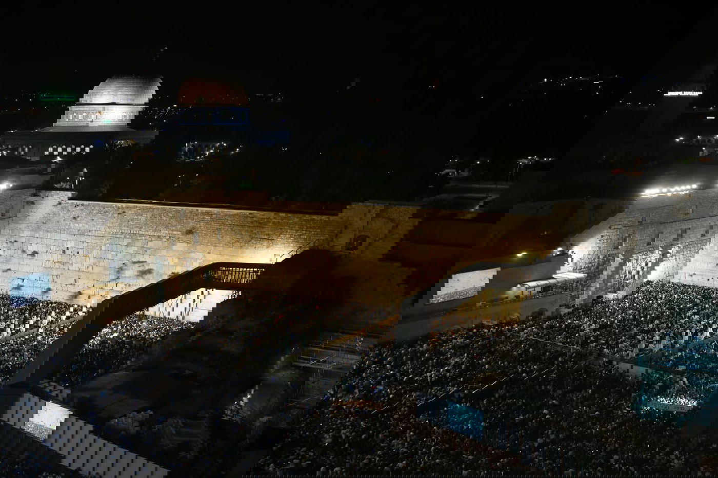 במקום רבבות - רק מאות; הסליחות האחרונות בכותל • צפו