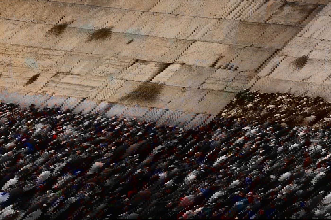 במקום רבבות - רק מאות; הסליחות האחרונות בכותל • צפו