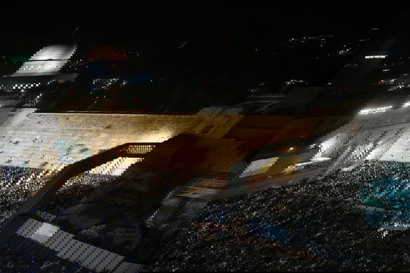 במקום רבבות - רק מאות; הסליחות האחרונות בכותל • צפו