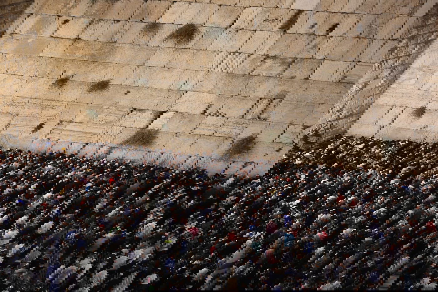 במקום רבבות - רק מאות; הסליחות האחרונות בכותל • צפו