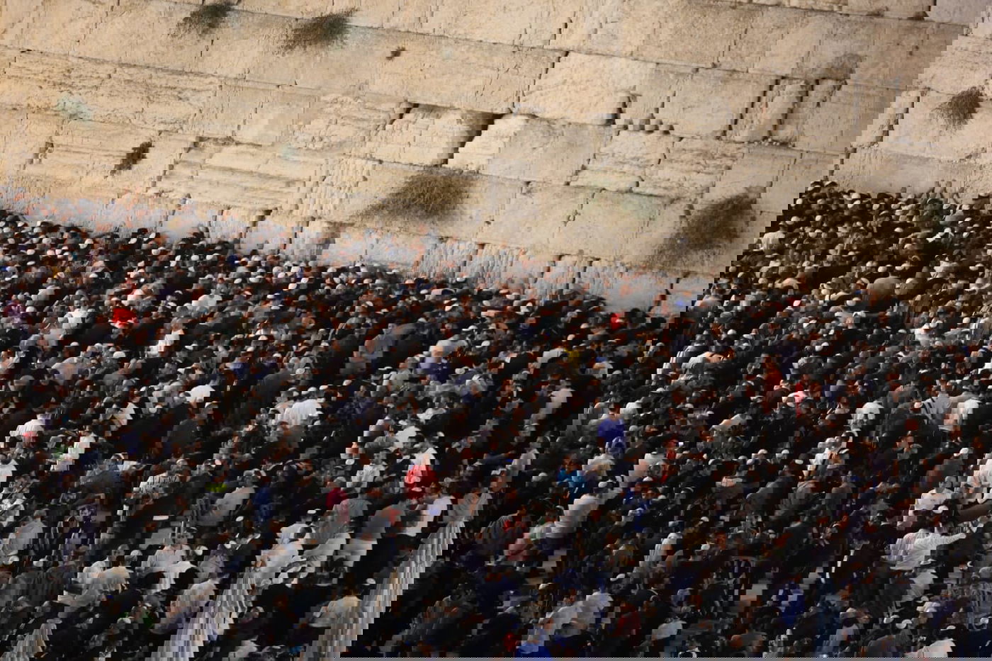 במקום רבבות - רק מאות; הסליחות האחרונות בכותל • צפו