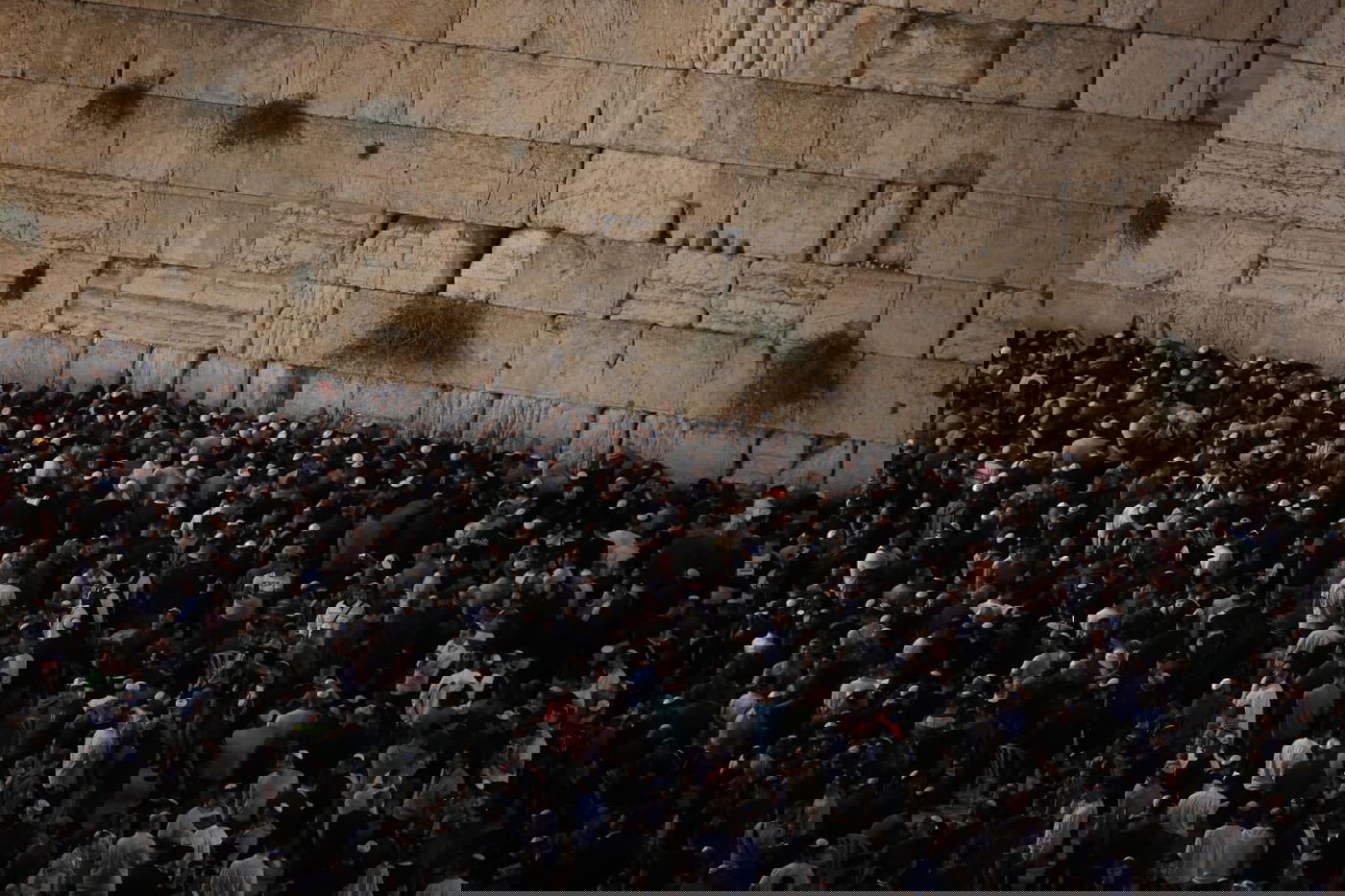 במקום רבבות - רק מאות; הסליחות האחרונות בכותל • צפו