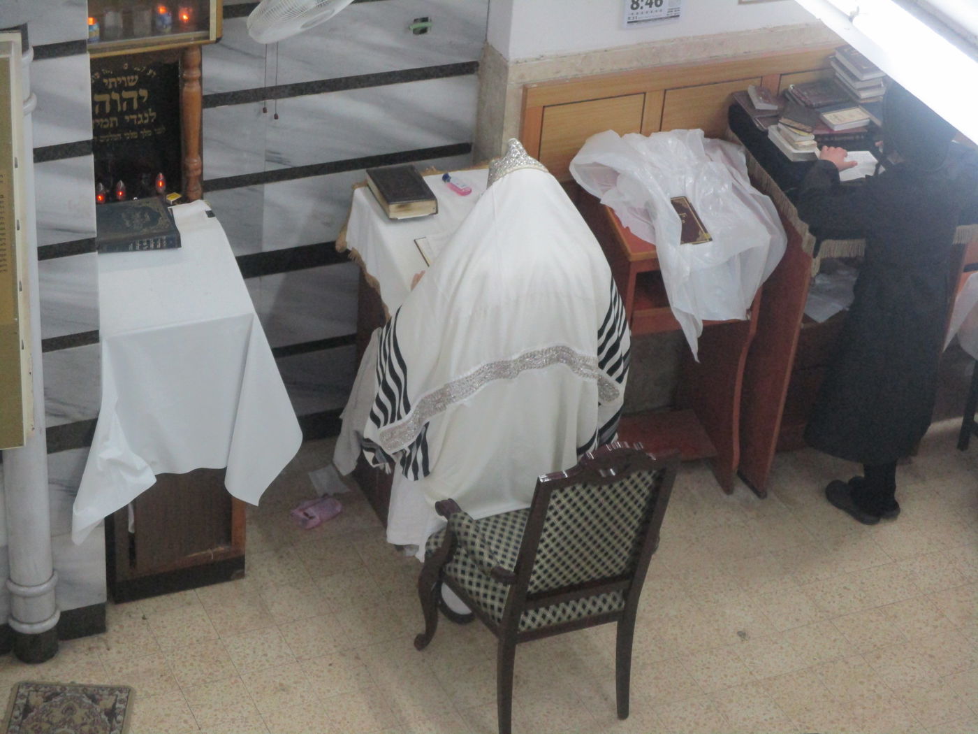 מוצאי יום כיפור בחצרות קוזמיר וטעמשוואר