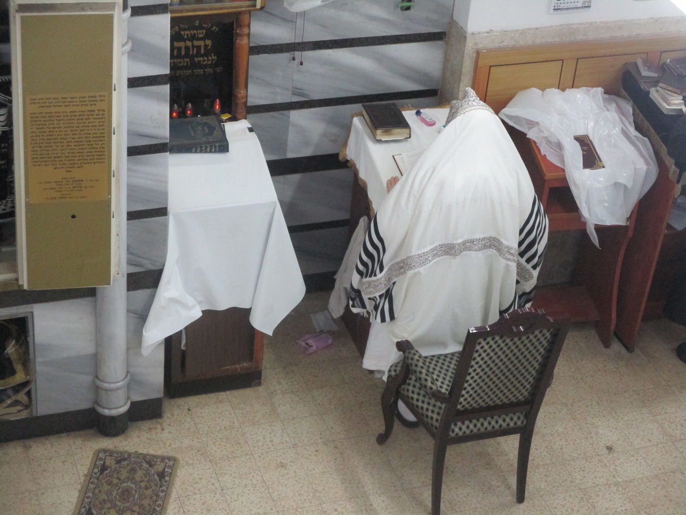 מוצאי יום כיפור בחצרות קוזמיר וטעמשוואר