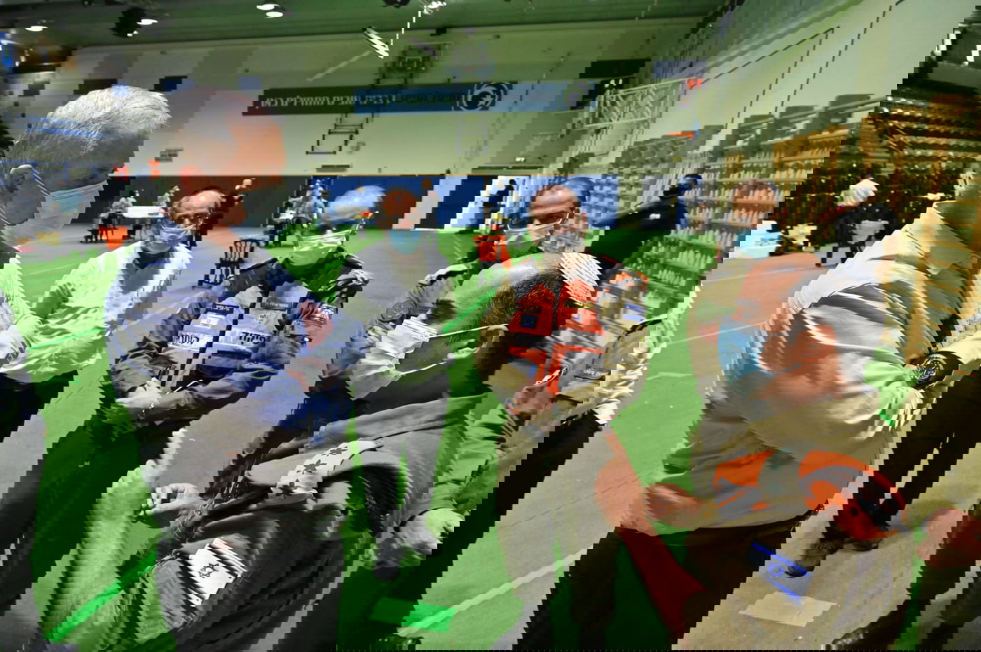 גנץ בבני ברק: "כשמסתירים מידע מישהו נפגע"