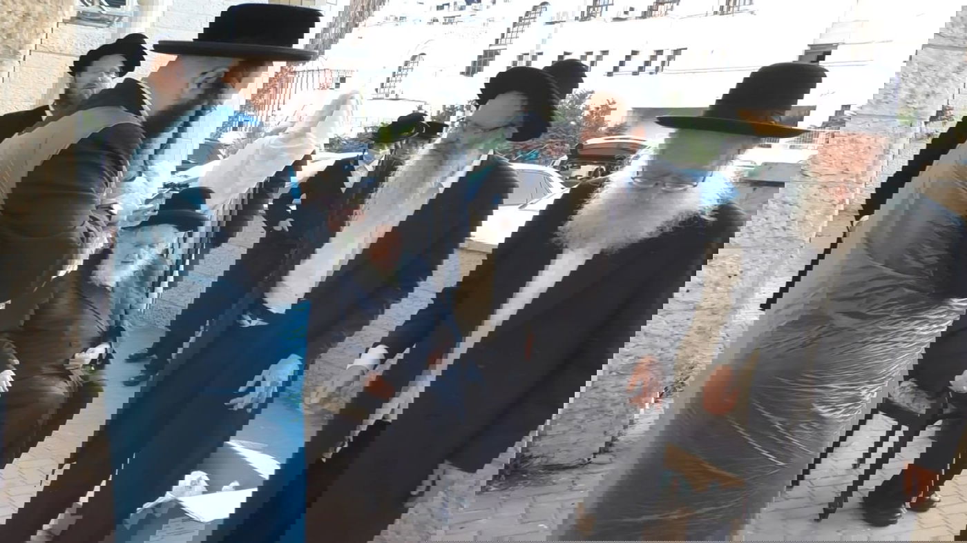 יום הכיפורים אצל הגר"מ שטרנבוך • תיעוד