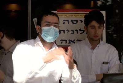 הבחורים במלונית