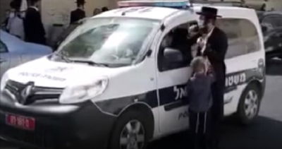 כשהצ'אלמער "עזר" לשוטרים בניידת • תיעוד