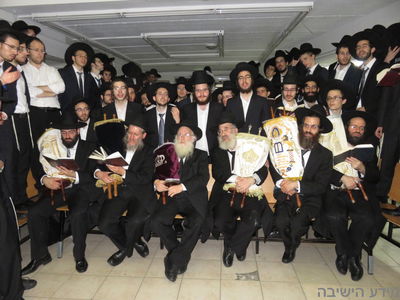 מוצאי שמחת תורה בישיבת אורחות תורה