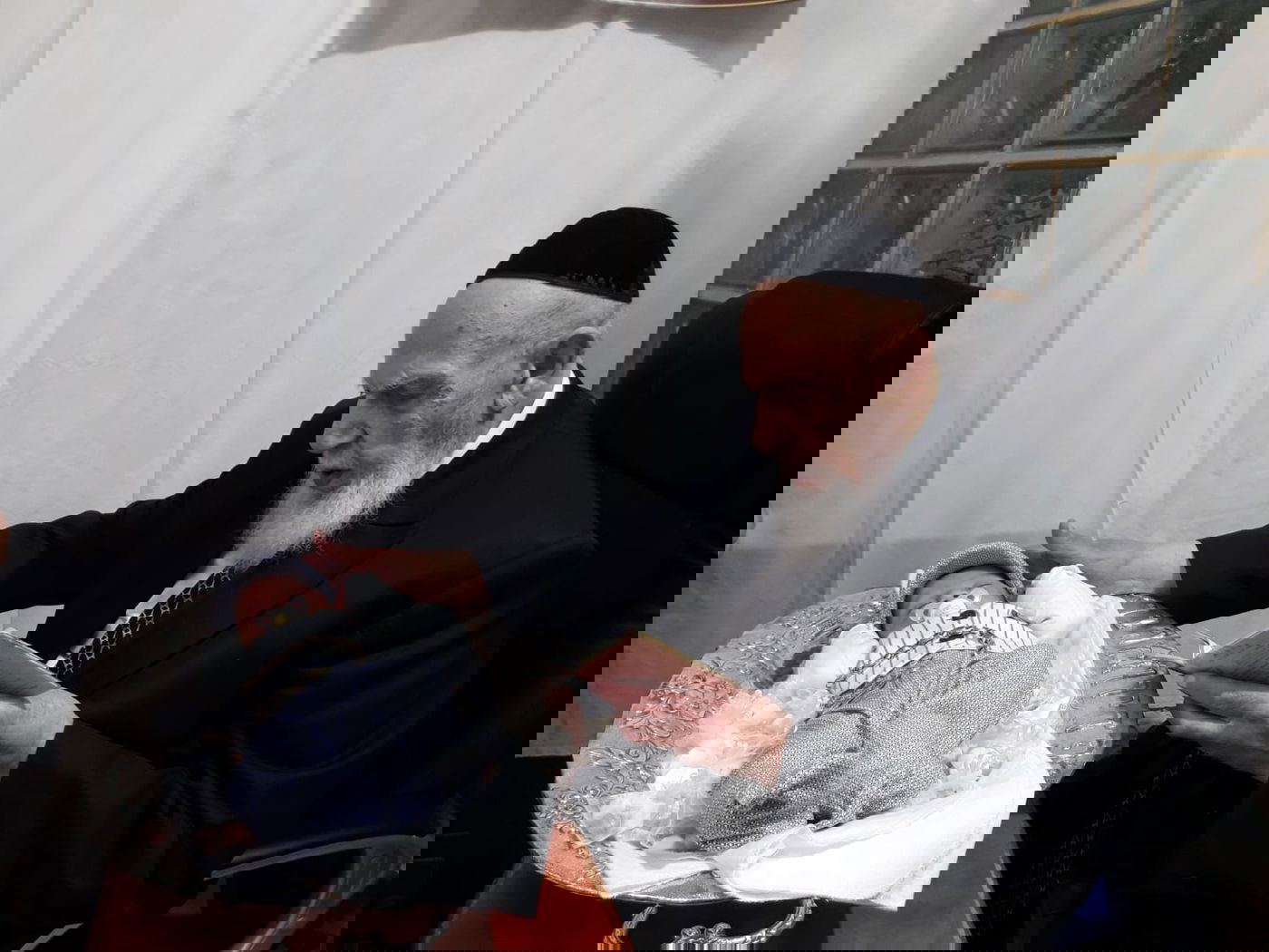 בסוכה, ללא קהל: נשיא המועצת בפדיון הבן