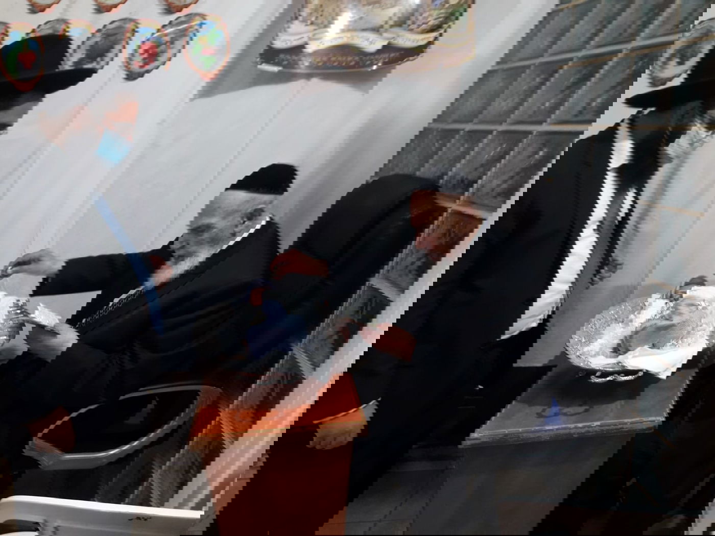 בסוכה, ללא קהל: נשיא המועצת בפדיון הבן