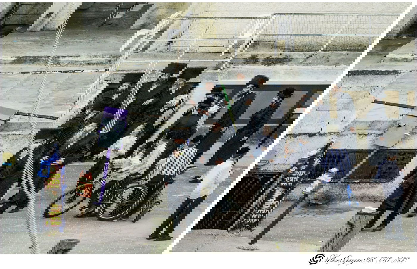 אחרי הלוויית אביו: האדמו"ר מפיטסבורג הלך להתפלל