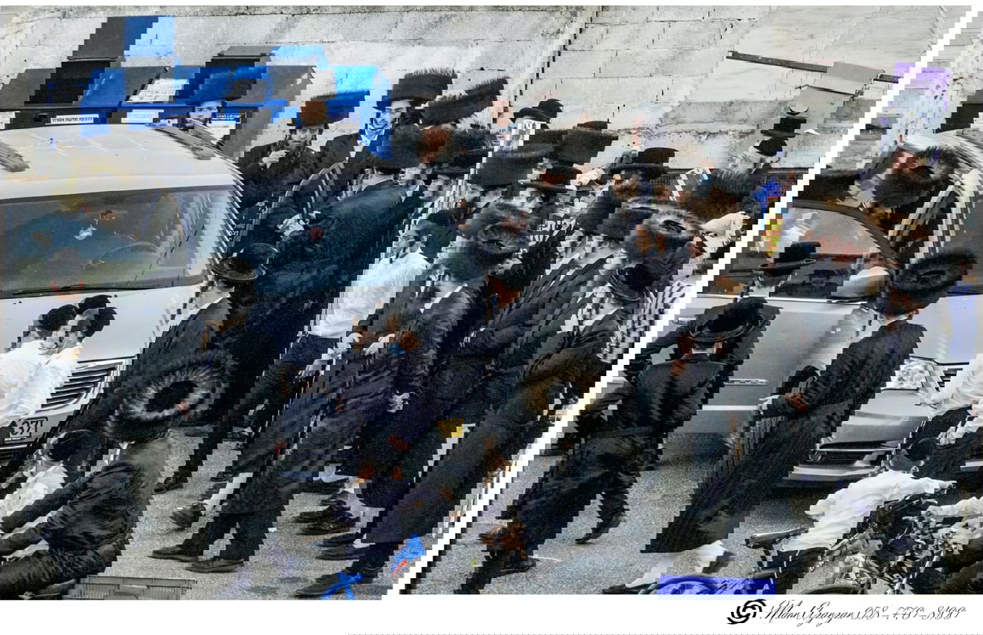 אחרי הלוויית אביו: האדמו"ר מפיטסבורג הלך להתפלל