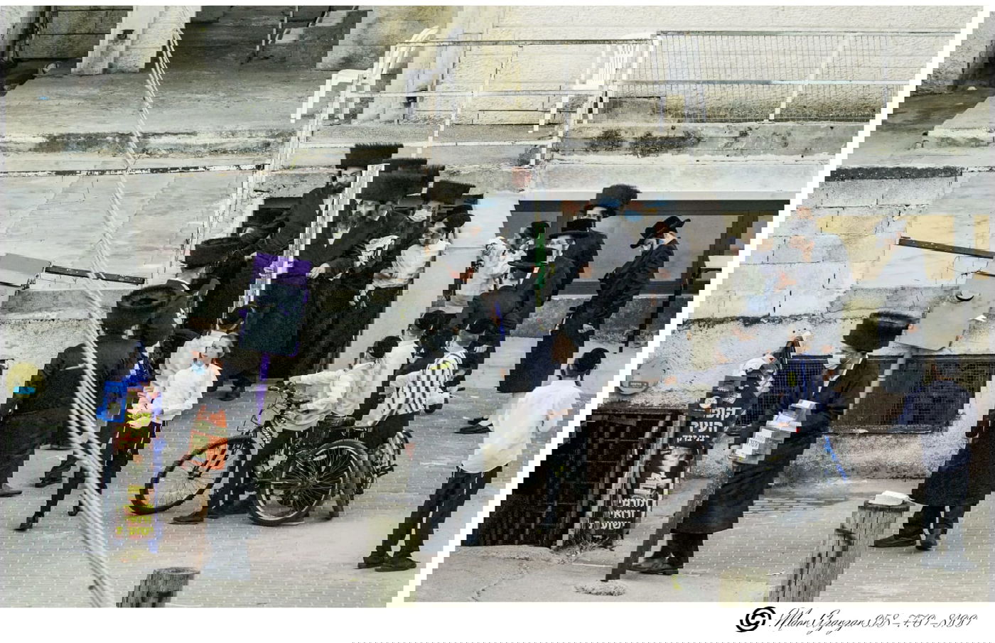 אחרי הלוויית אביו: האדמו"ר מפיטסבורג הלך להתפלל