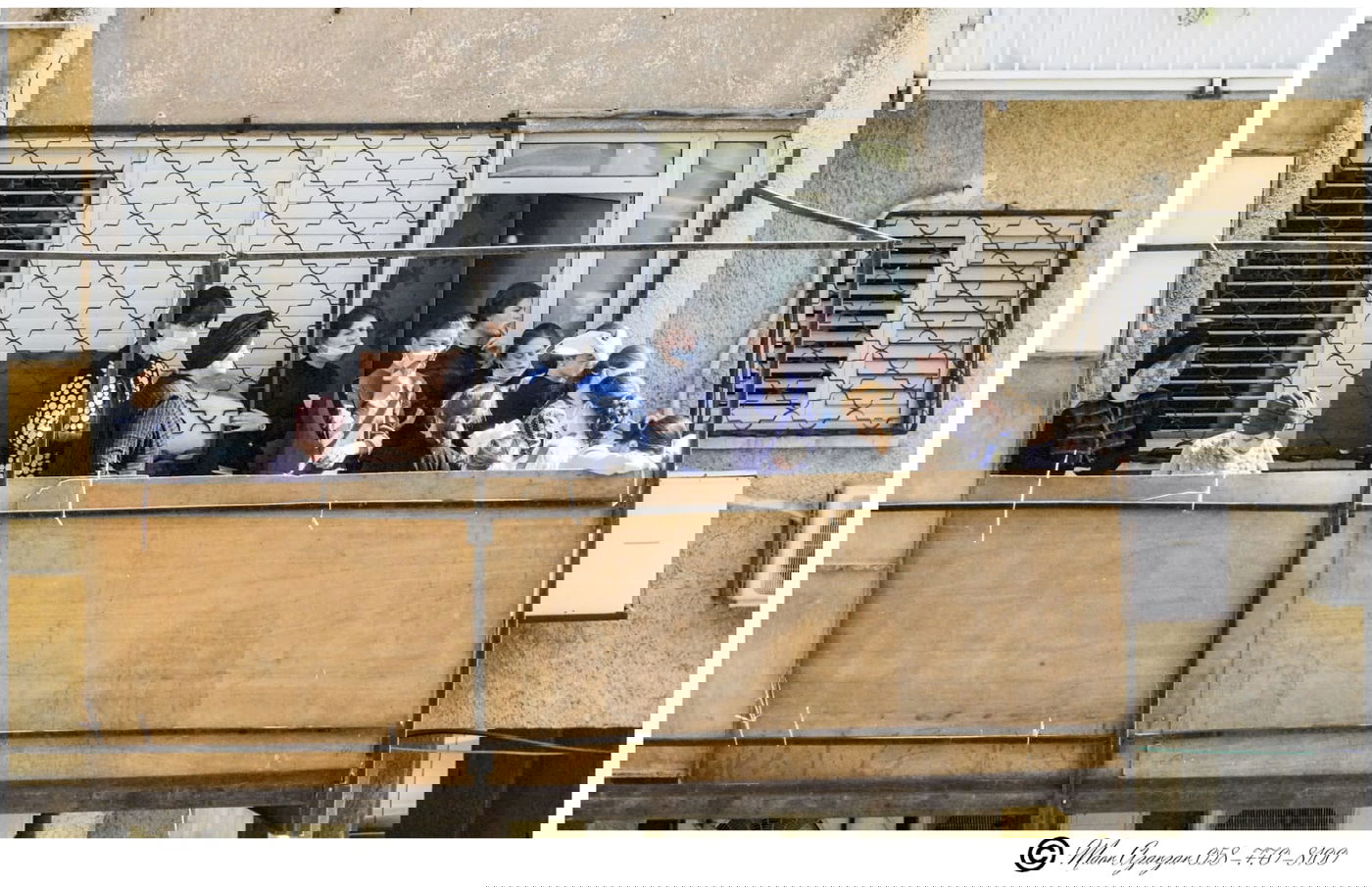 תיעוד: הרבנית האלמנה, בהלוויית האדמו"ר