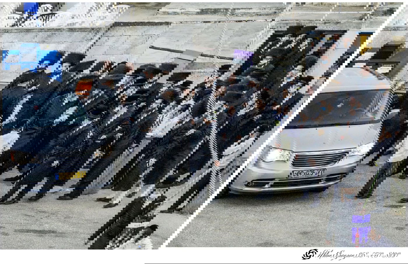 אחרי הלוויית אביו: האדמו"ר מפיטסבורג הלך להתפלל