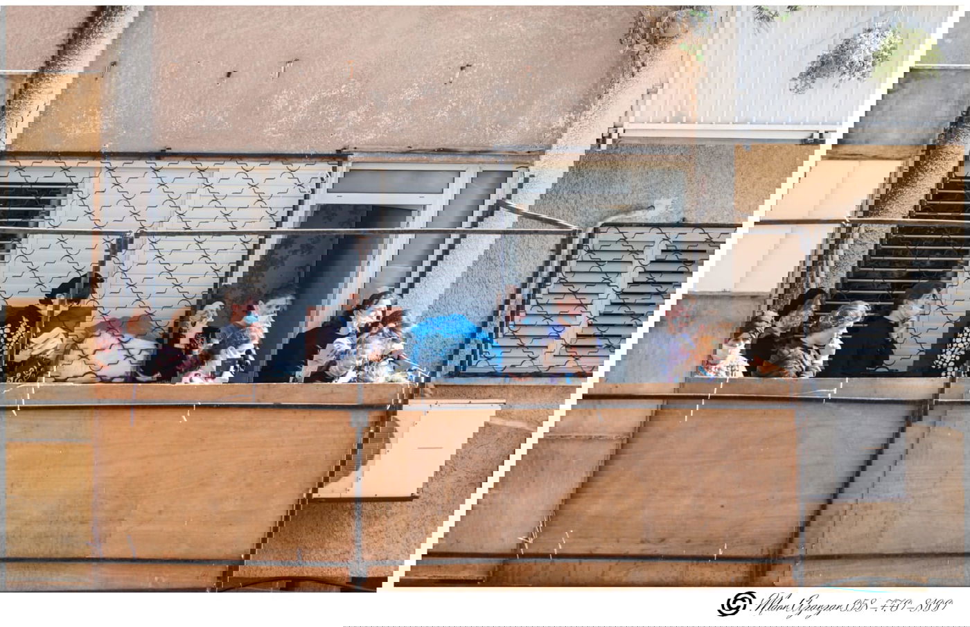 תיעוד: הרבנית האלמנה, בהלוויית האדמו"ר