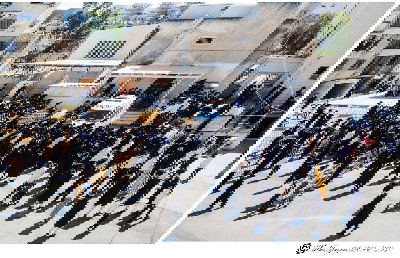 תיעוד: הרבנית האלמנה, בהלוויית האדמו"ר