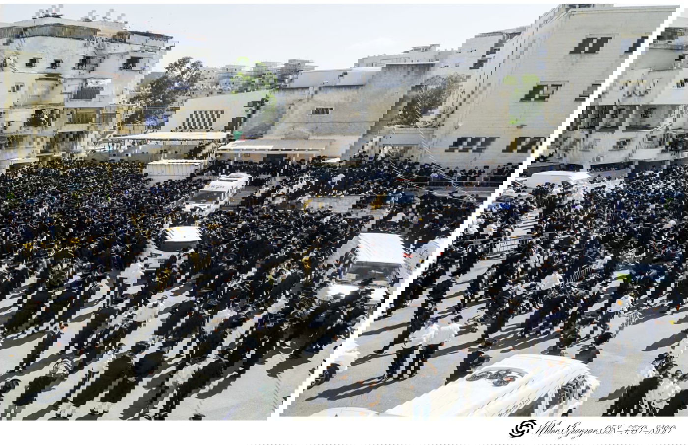 תיעוד: הרבנית האלמנה, בהלוויית האדמו"ר