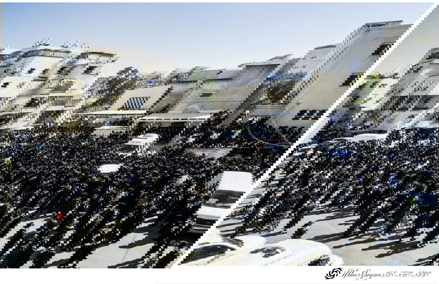 תיעוד: הרבנית האלמנה, בהלוויית האדמו"ר