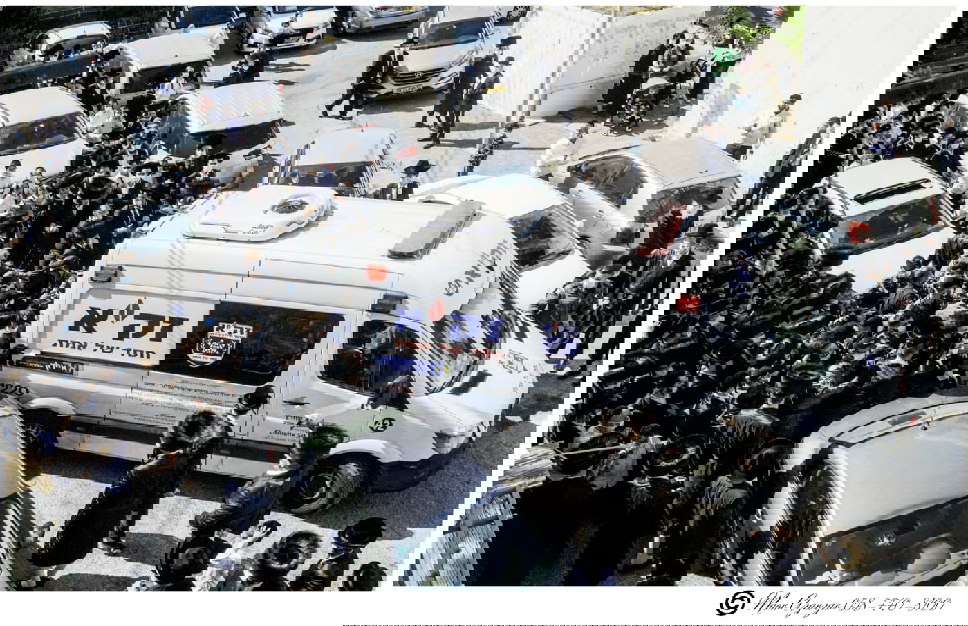 תיעוד: הרבנית האלמנה, בהלוויית האדמו"ר