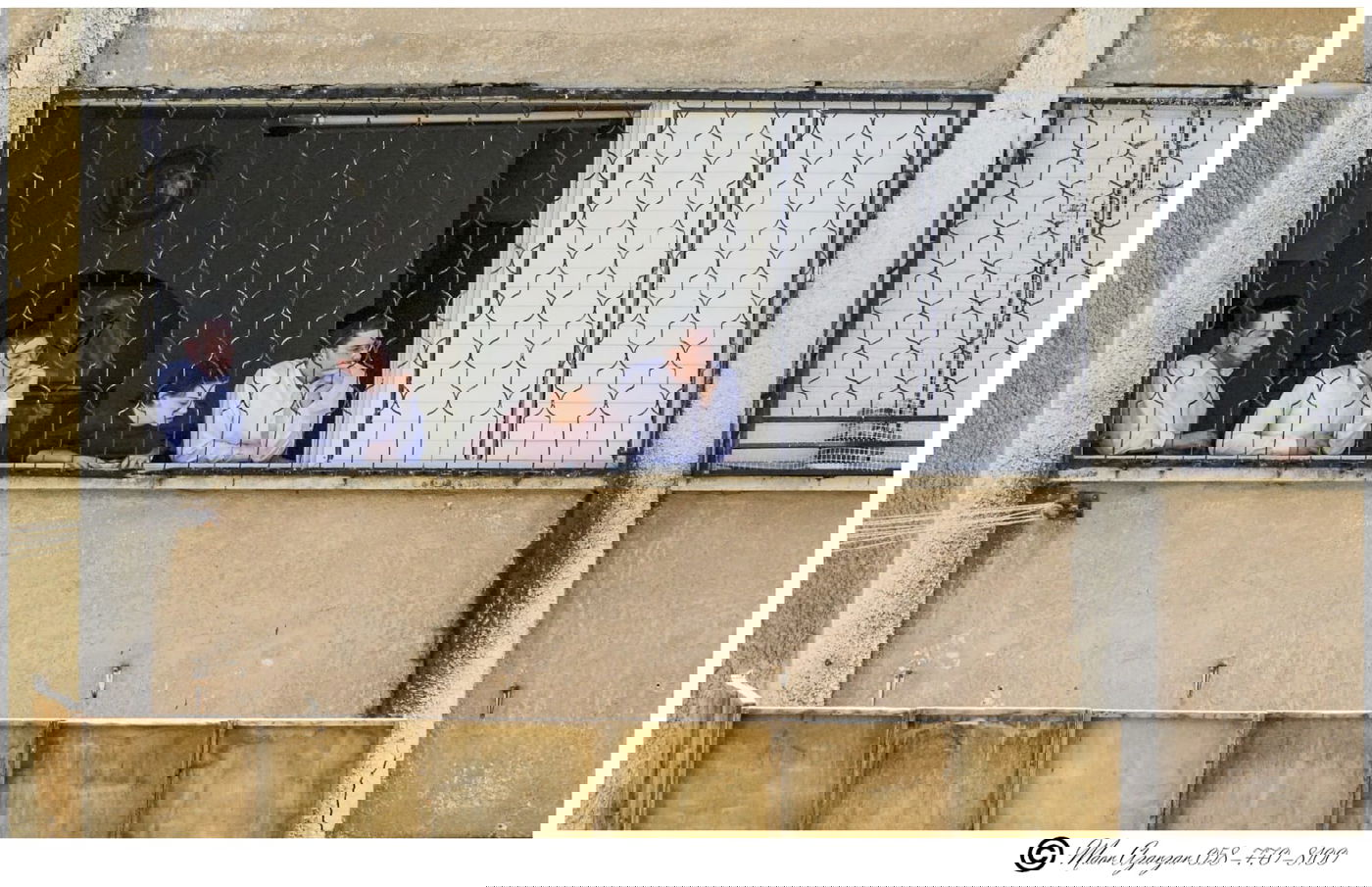 תיעוד: הרבנית האלמנה, בהלוויית האדמו"ר