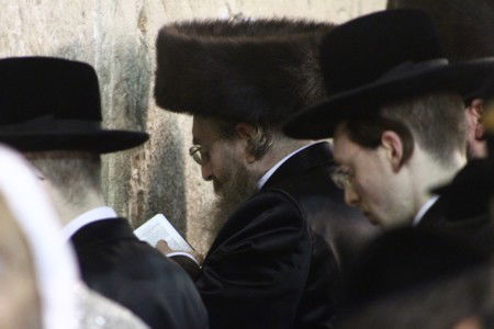 האדמו"ר בכותל, תמונת ארכיון