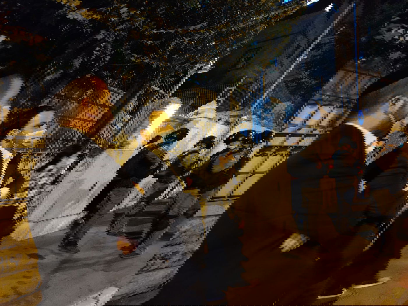 בניגוד להנחיות: "המשטרה מאשרת שמחות בית השואבה"