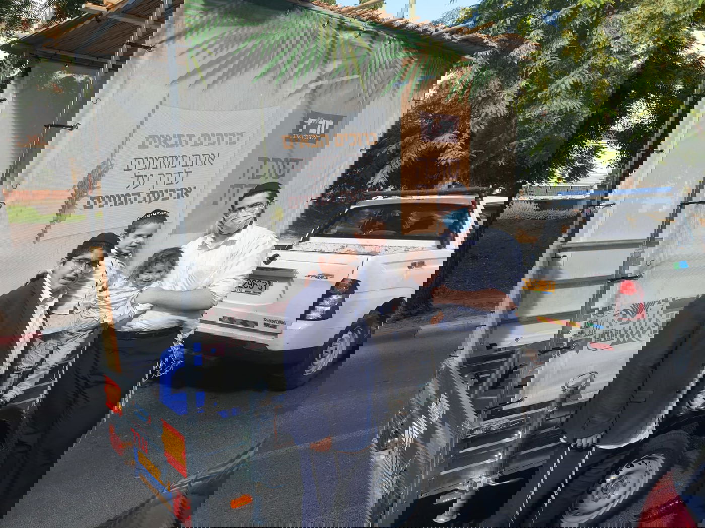 מבלפור ועד מחלקות הקורונה: רבבות נוטלים לולב עם שלוחי חב"ד