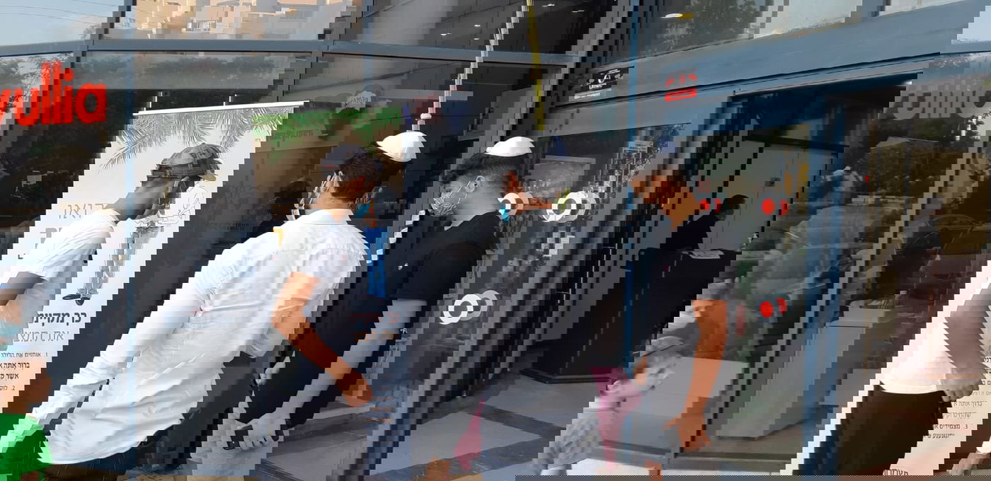 מבלפור ועד מחלקות הקורונה: רבבות נוטלים לולב עם שלוחי חב"ד