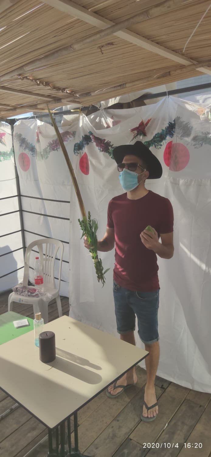 מבלפור ועד מחלקות הקורונה: רבבות נוטלים לולב עם שלוחי חב"ד