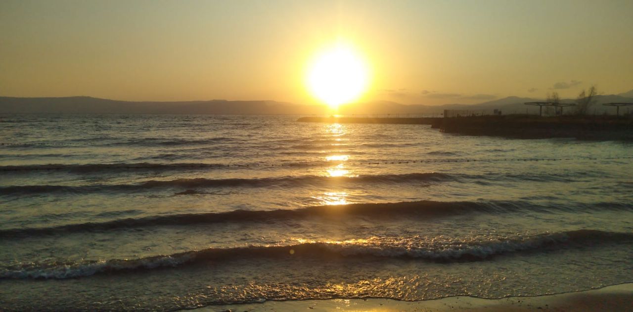 בזמן הסגר: השמש שוקעת מעל הכינרת