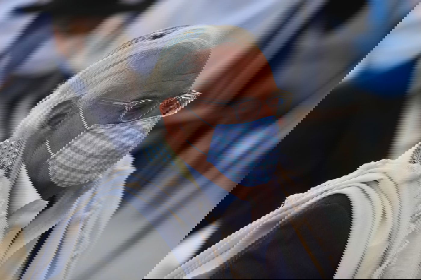 במקום רבבות, מאות; מעמד "ברכת כהנים" בכותל המערבי