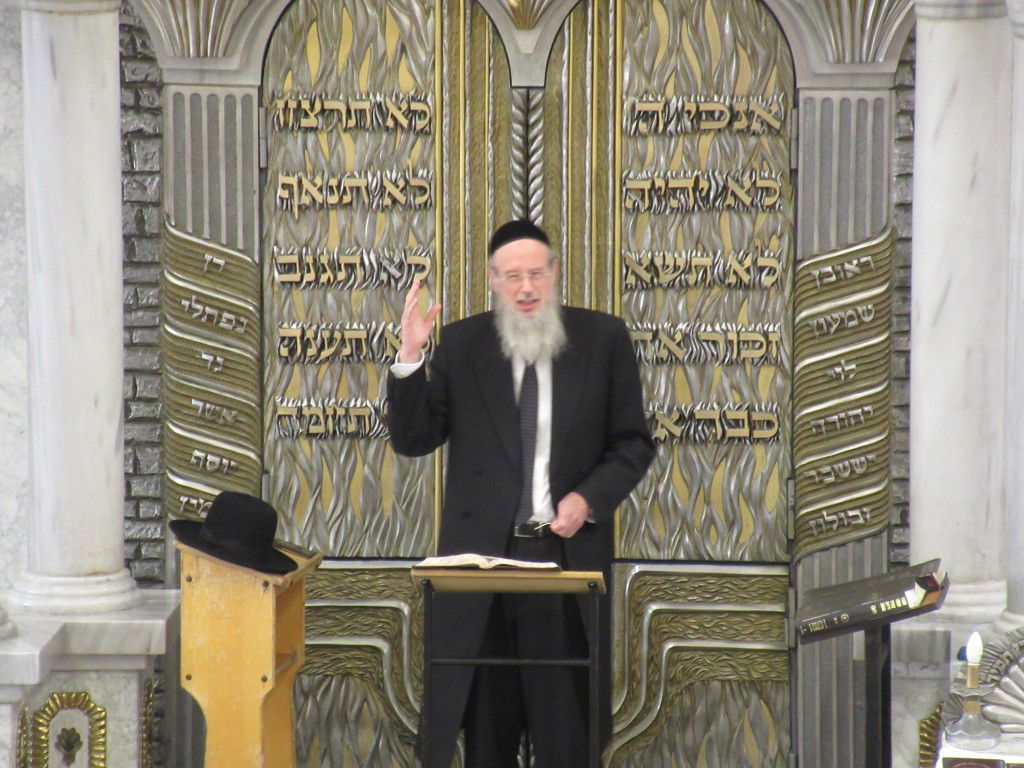 ראש ישיבת 'קרית מלך' מסר שיעור במלונית של 'חברון'