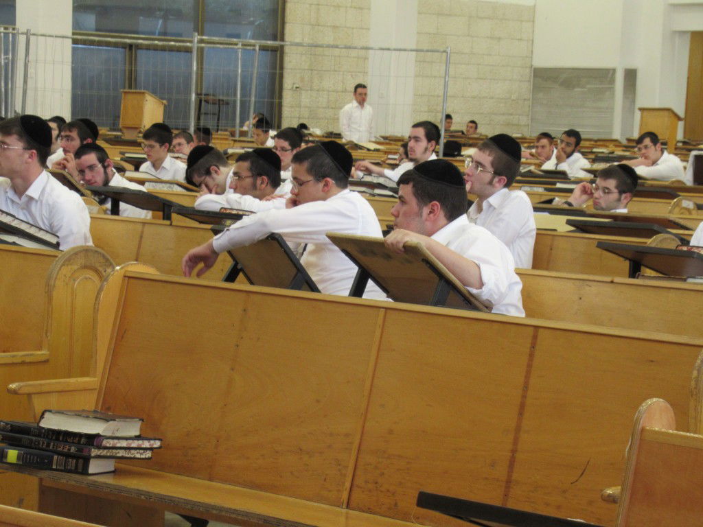 ראש ישיבת 'קרית מלך' מסר שיעור במלונית של 'חברון'