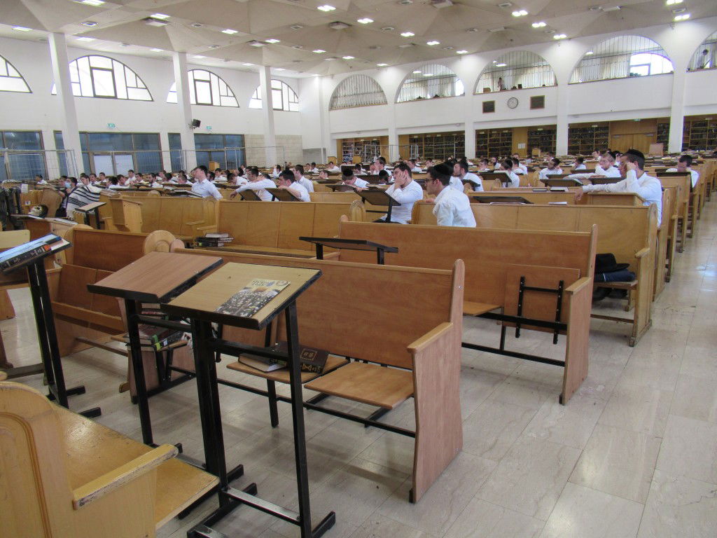 ראש ישיבת 'קרית מלך' מסר שיעור במלונית של 'חברון'