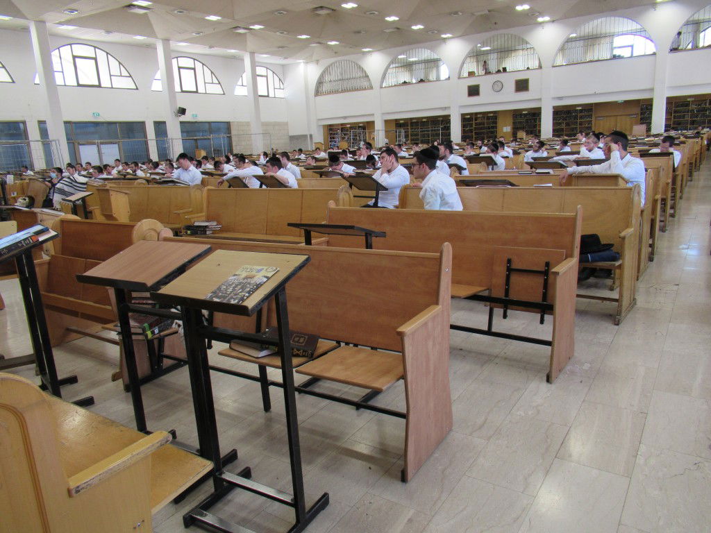 ראש ישיבת 'קרית מלך' מסר שיעור במלונית של 'חברון'