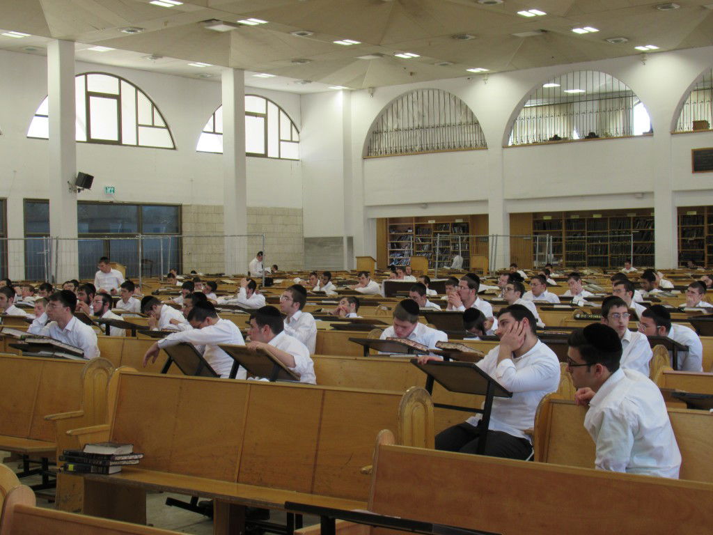 ראש ישיבת 'קרית מלך' מסר שיעור במלונית של 'חברון'