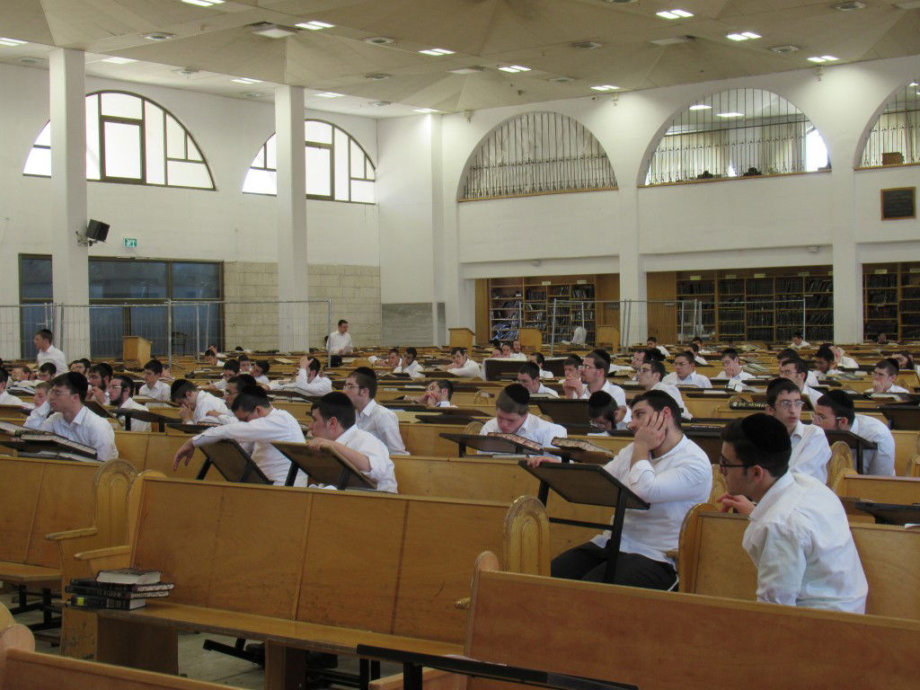 ראש ישיבת 'קרית מלך' מסר שיעור במלונית של 'חברון'