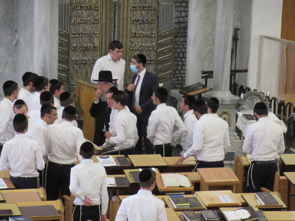 ראש ישיבת 'קרית מלך' מסר שיעור במלונית של 'חברון'