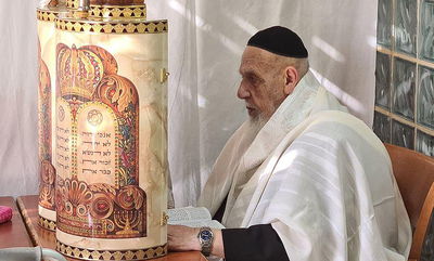 נשיא המועצת בקריאת שניים מקרא ואחר תרגום