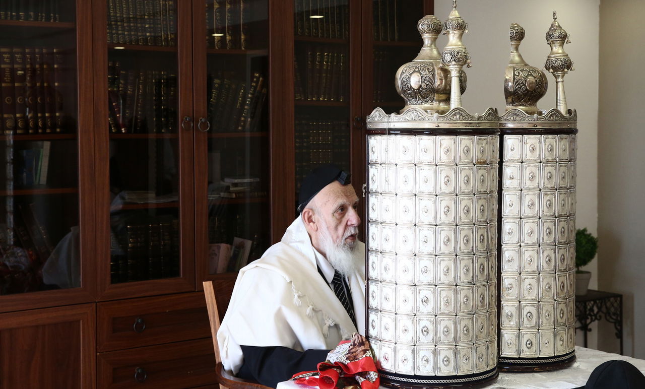 נשיא המועצת בקריאת שניים מקרא ואחד תרגום