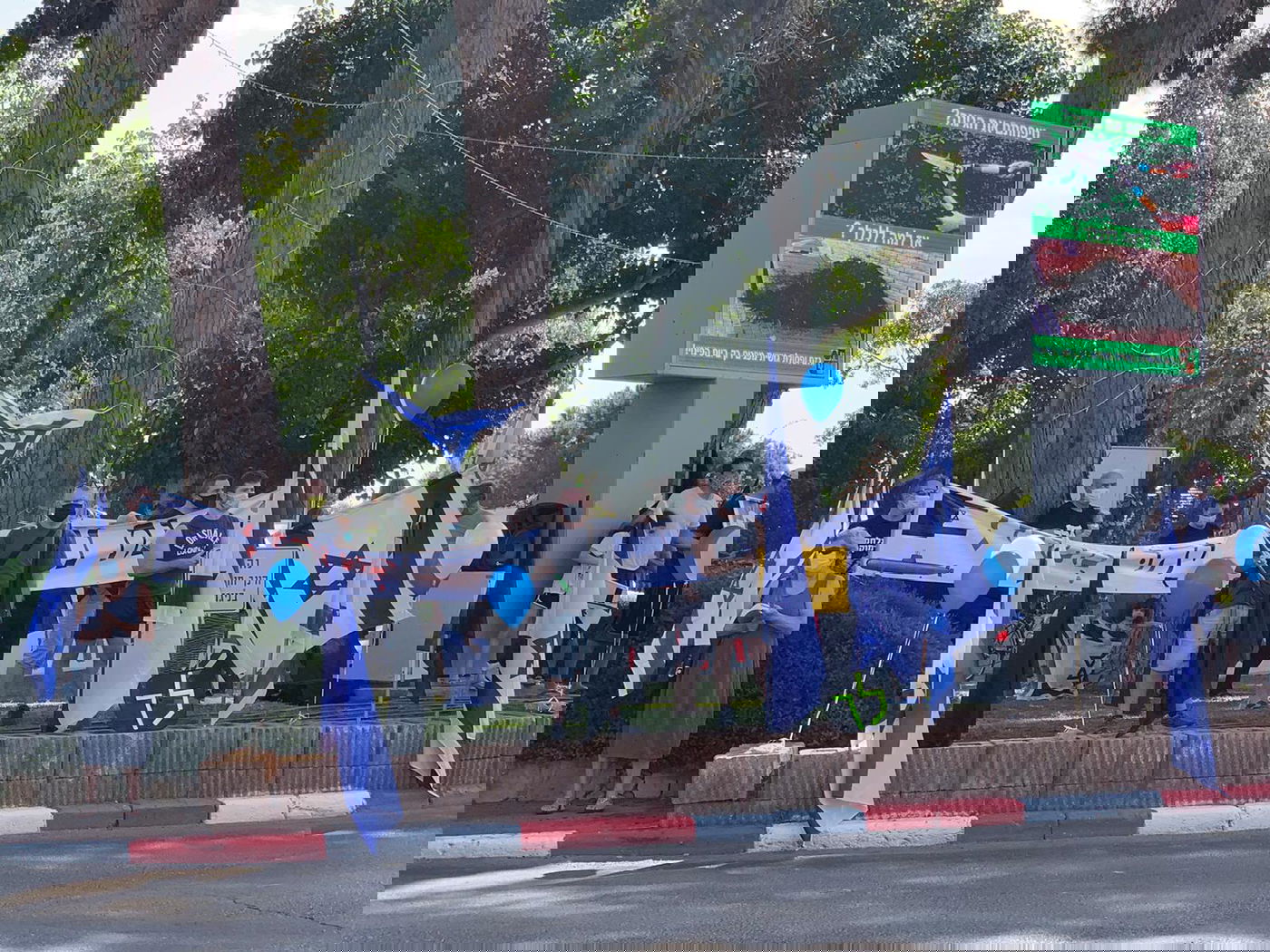 תיעוד מחפיר • החילוני גירש את החרדים: "אתם מדביקים"