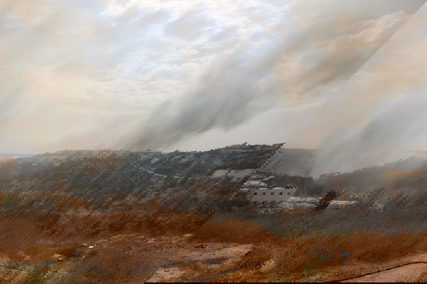 שריפת ענק משתוללת סמוך למודיעין עילית