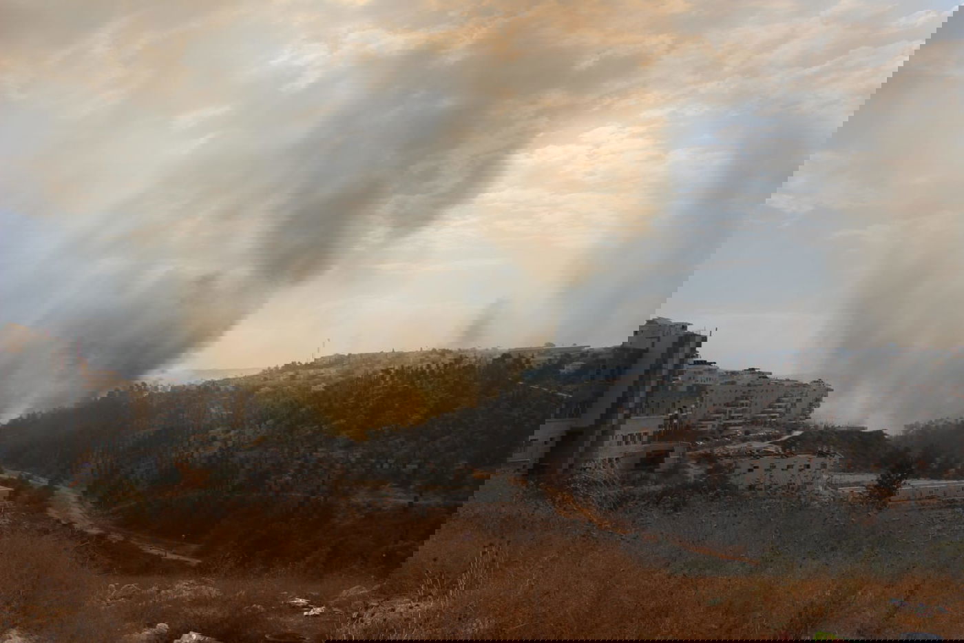 שריפת ענק משתוללת סמוך למודיעין עילית