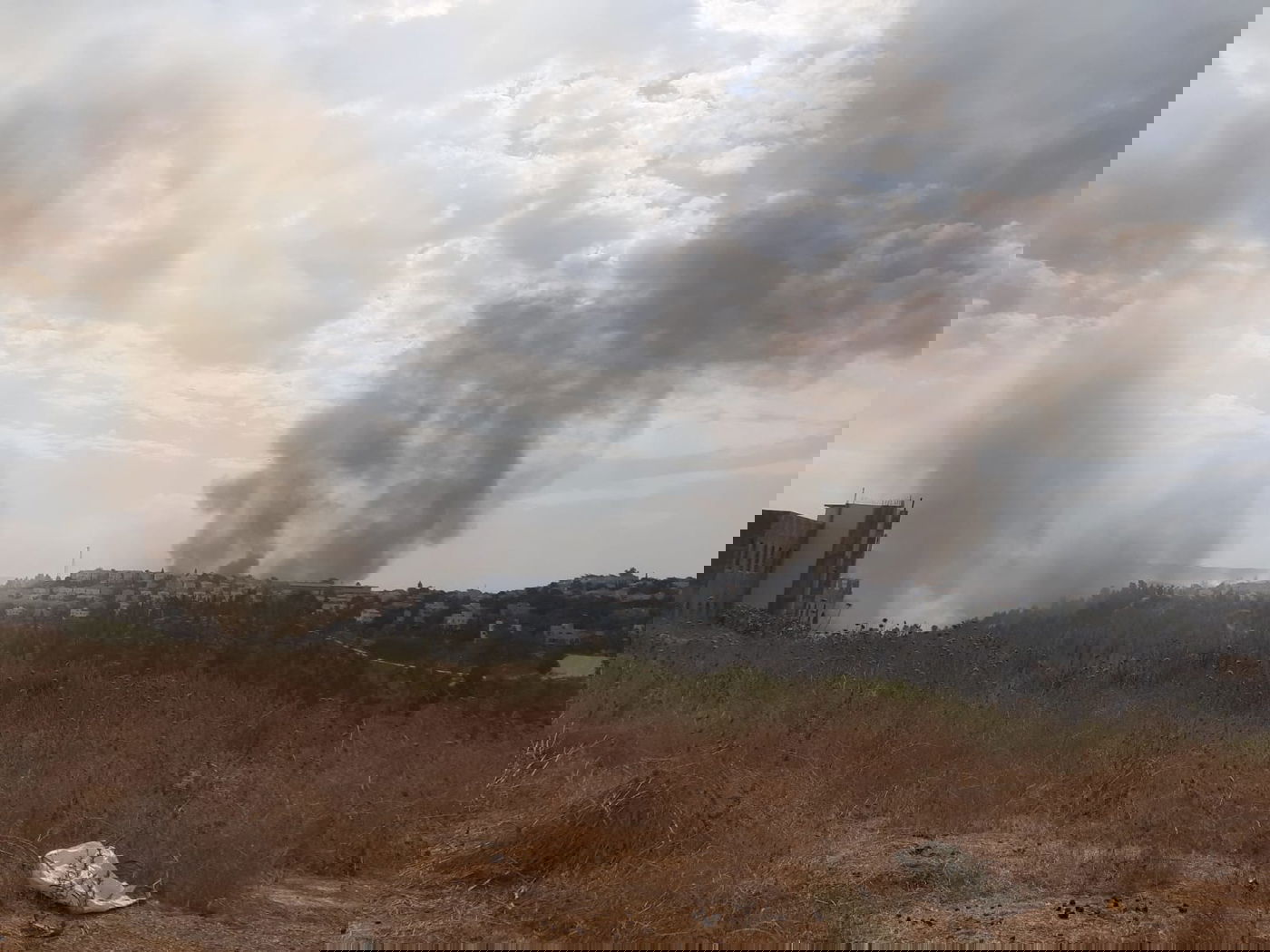 שריפת ענק משתוללת סמוך למודיעין עילית